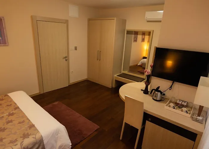 Bed & Breakfast Scallop Self Check-in 4*