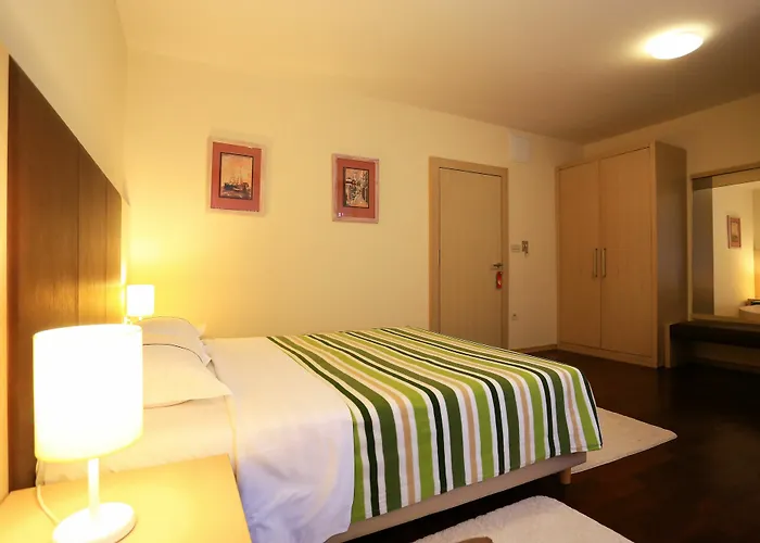 Bed & Breakfast Scallop Self Check-in Zara