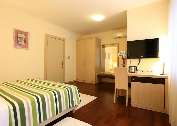 Scallop Self Check-in Zara